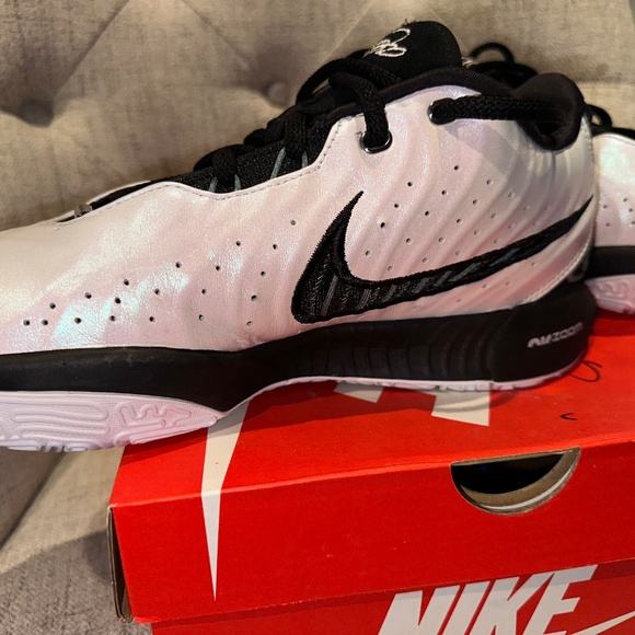 Nike Air Zoom white sneakers size 10 - Picture 6 of 11